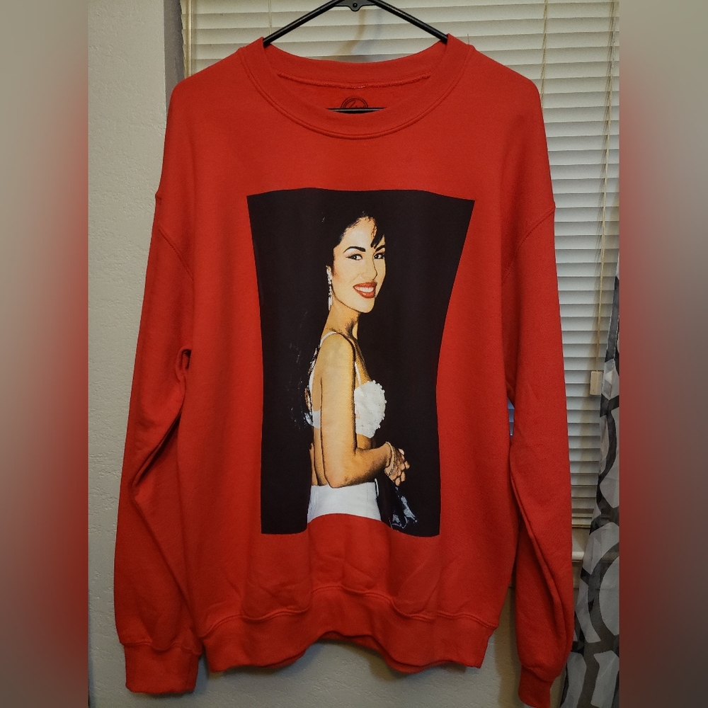 Selena sweater